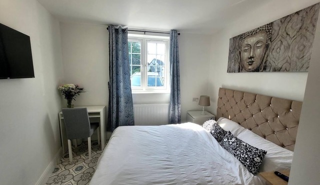 Studio - Sleeps 2 with free parking