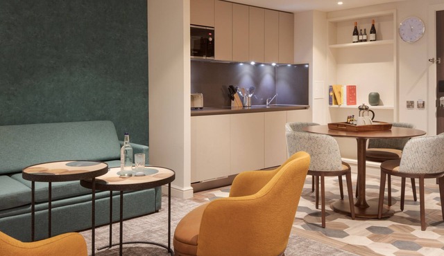 Studio Suite Close to London Heathrow | Business Centre On-Site + Free Wi-Fi