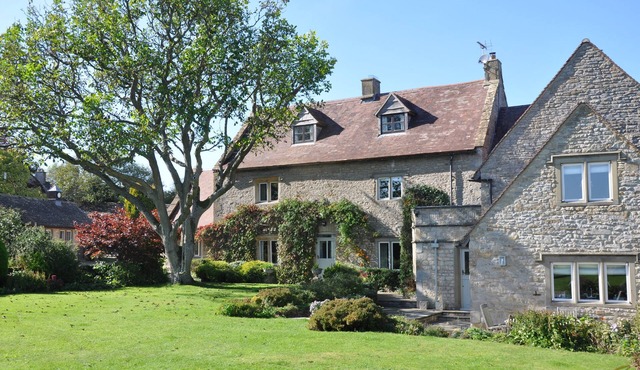 Stunning 16th Century Cotswold Manor House, Sleeps 12-14.