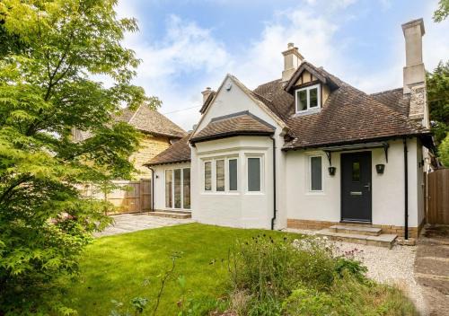 Stunning 5 Bed in the Centre of Bourton