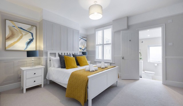Stunning 5 Bed Regency Home