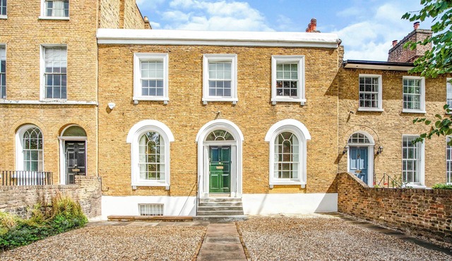 Stunning 5-Bed Regency House with garden in Central London