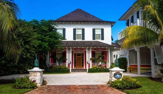 Stunning 6 bedroom on canal, pool, golf cart & optional Old Fort Bay Club access