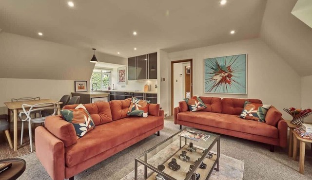 Stunning Apartment on Park Retreat!