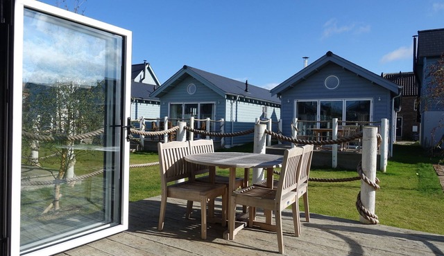 Stunning Beach House - Sleeping 4 in 2 Bedrooms - Pool and Beach Access Included.