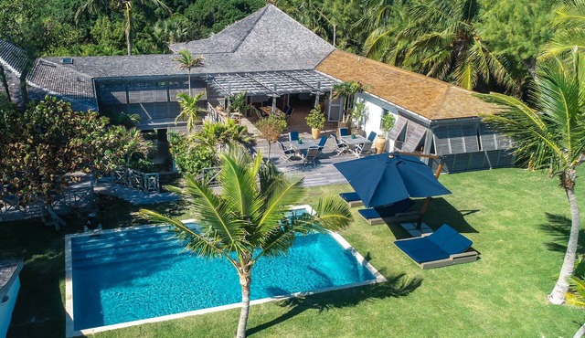 Stunning Beachfront Villa Retreat in Harbour Island, Bahamas