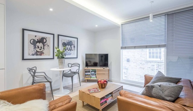 Stunning Central Apt - With Parking!