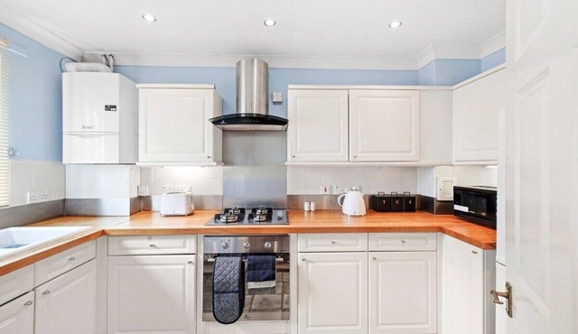 Stunning Central London 2 Bed Parking +Garden