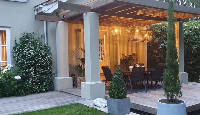 Stunning Designer's Residence In Ascot with Jacuzzi, Cinema Room for up to 16