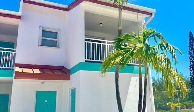 Stunning Marina-Front Townhome in South Bimini: Steps to pristine beaches