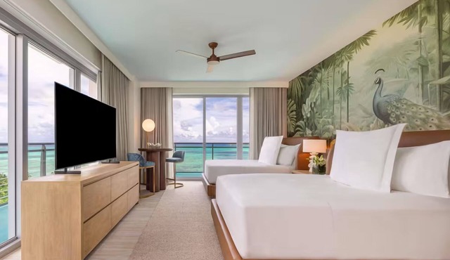 Stunning Pet Friendly 3BR Unit | Near Goodman’s Bay Park with Pool