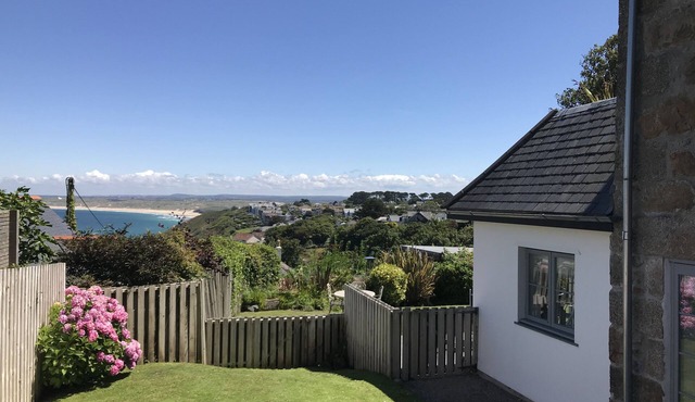 Stunning Seaside Apartment, Super sea views, prestigious elevated location, WiFi