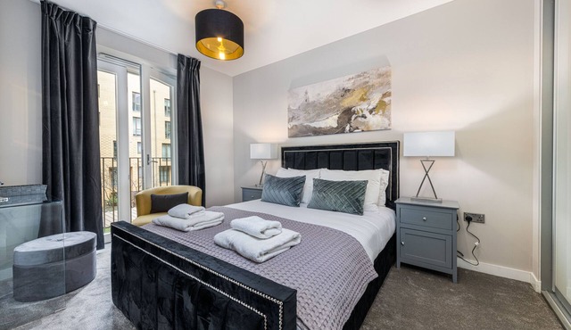 Stunning Townhouse XII - Cosy but spacious home from home stays, all in one.