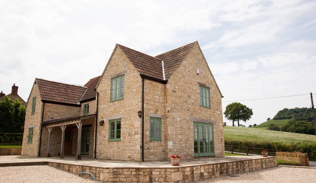 Stunning views, great location, lovely outdoor space, 1 small dog welcome.