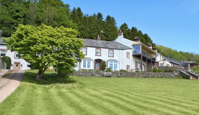 Stunning views over Ullswater from this modern open plan apartment.