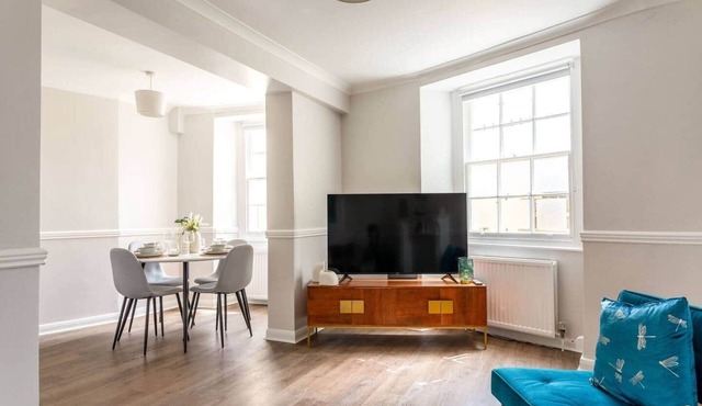Stylish 2-Bed 2- Bath Seafront Patio Apartment