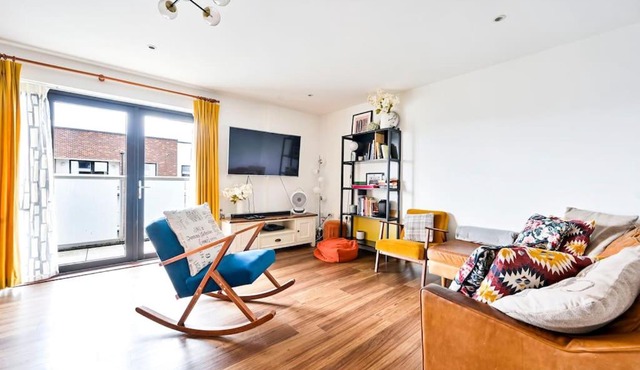 Stylish 2 bed 2 bath apt in Wembley
