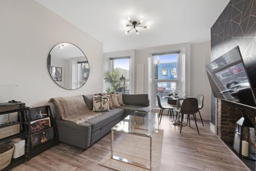 Stylish 2 Bed Apartment in the heart of Camden