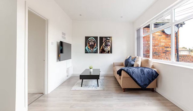 Stylish 2 Bed Private Apartment - Liverpool - *Newly Refurbished* FREE PARKING