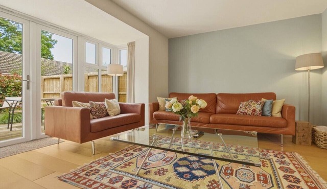 Stylish 2 bedroom home on the edge of Cambridge
