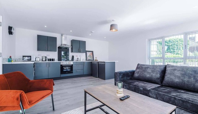 Stylish 2BDR Hospitals Nearby Free Parking