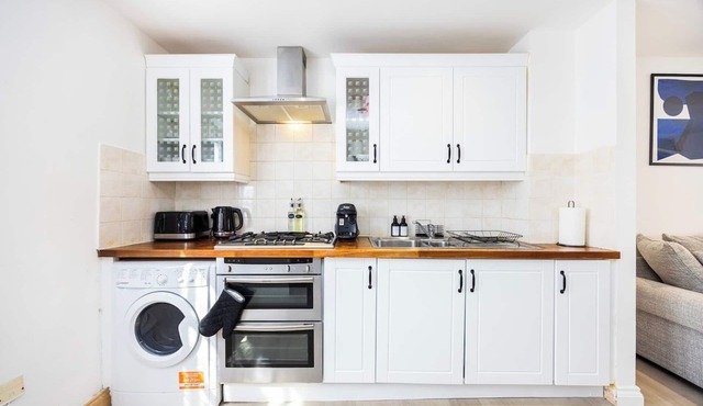 Stylish 2BR Canary Wharf Free Parking