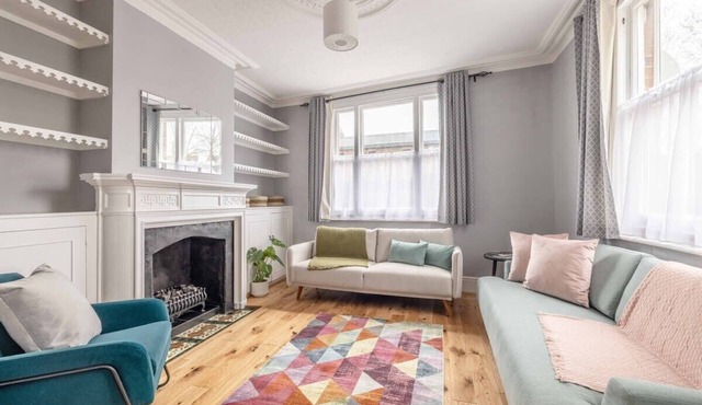 Stylish 3 Bdr Home Central Windsor By Tempstay