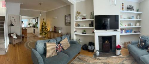 STYLISH 3 BED COTTAGE, WALK 2 ALL SIGHTS & HIGH ST - By Tempstay