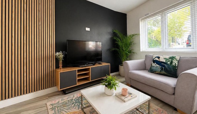 Stylish 3-Bed Executive Home - Free Parking & Fast WiFi