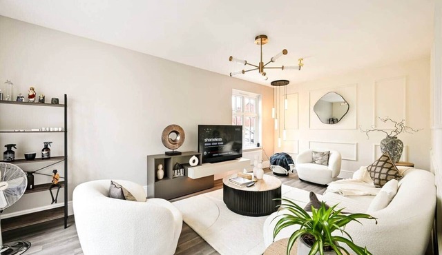 Stylish 3-Bed Home Near Bicester Village & Oxford Garden