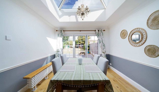 Stylish 3-Bedroom Bungalow in London