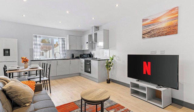 Stylish 3‑Bedroom Croydon Stay Direct Access to Central London