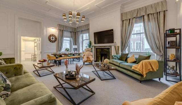 Stylish 3 Bedroom Luxury Apartment in Harley St.