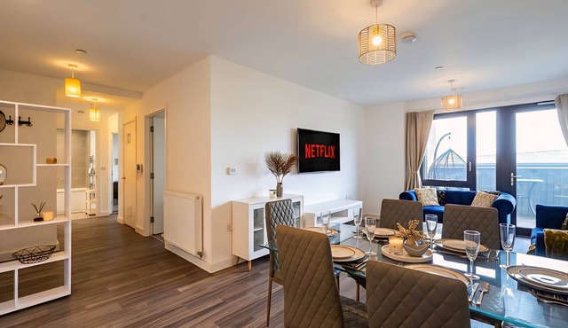 Stylish 3Bed 2Bath: Quick Tubes to City & Wembley