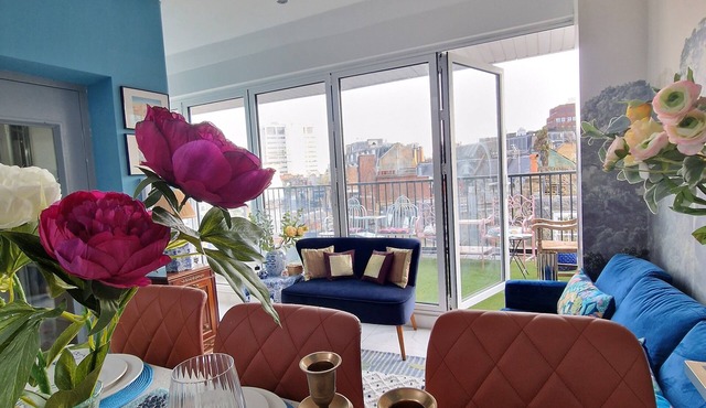 Stylish 4 bedroom Flat Retreat in Covent Garden,London,WC2H 9PL