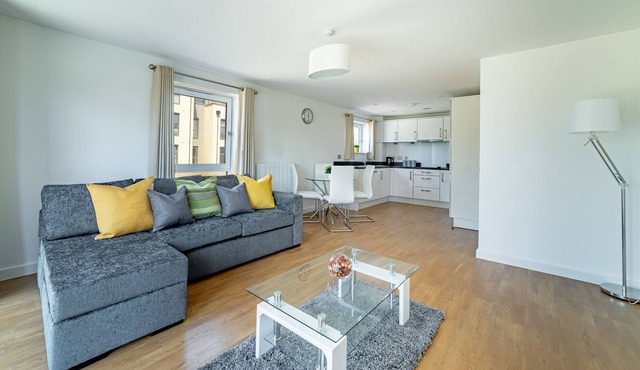 Stylish and Spacious Two Bedroom, Two Bathroom Apartment in Milton Keynes