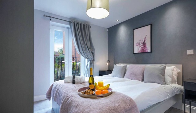 Stylish Apartment - Free Parking - Near CityCentre