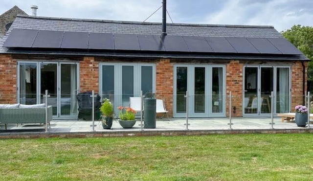 Stylish Barn Retreat in Rural Farm Location