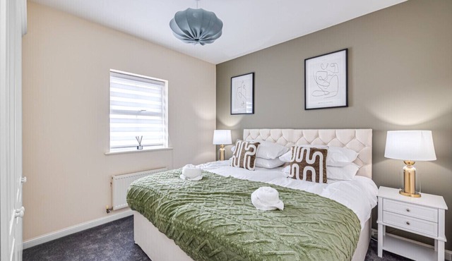 Stylish Flat Excellent Location Free Parking