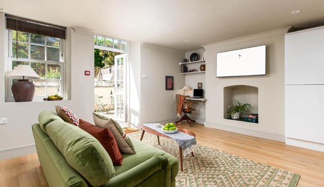 Stylish Garden Flat in Redland-Parking for 5 pounds per day-By FabAccommodation