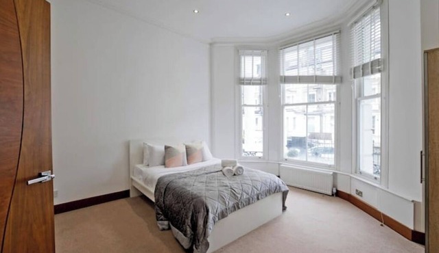 Stylish Garden Retreat Near Holland Park & Westfield