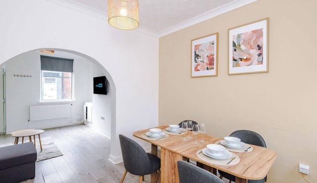 Stylish Home | Ideal for Long Stays | 5G Wi-Fi