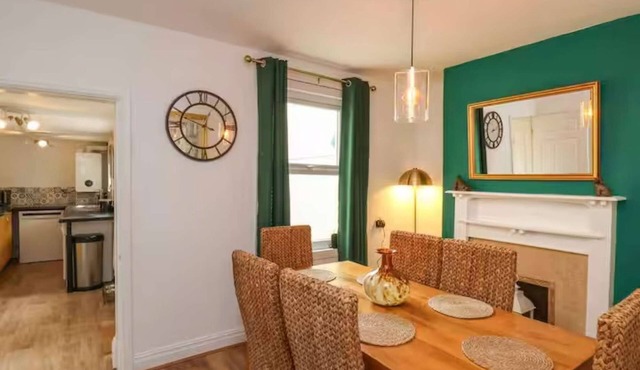 Stylish Home In Loftus
