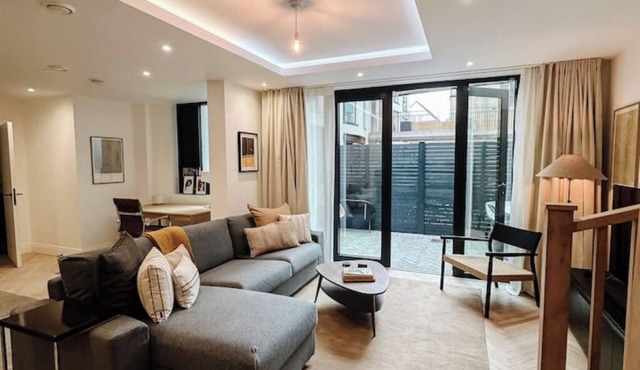 Stylish Luxury Maisonette near Brighton Pier with Gym & Cinema