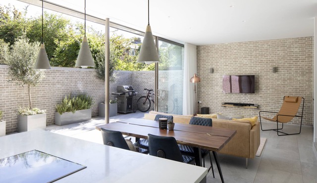 Stylish Modern London House. Extremely Private and Safe.