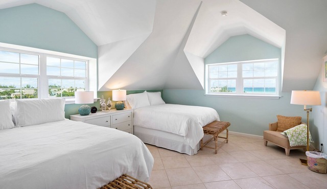 Stylish Penthouse with Ocean Views and Beach Access