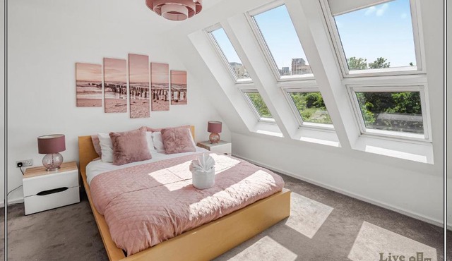 Stylish Riverside 4BR Home with Hot Tub and Free Parking - Sleeps 8