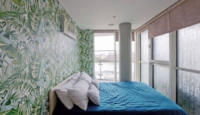 Stylish Riverside Escape | Elegant 2-Bed Flat at St George’s Wharf