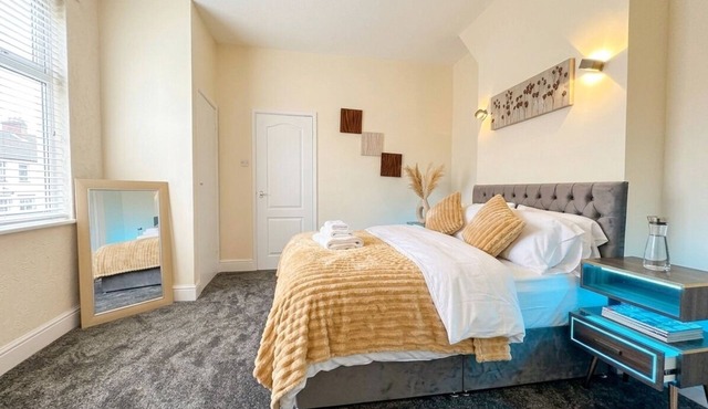 Stylish & Spacious 1BR | Free Parking + Smart TV