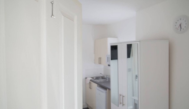 Stylish Studio Apartment Beckenham 1